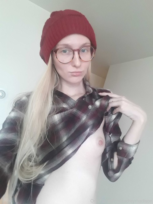 audreymadison 2019 05 09 31444806 Flashing in plaid and beanie